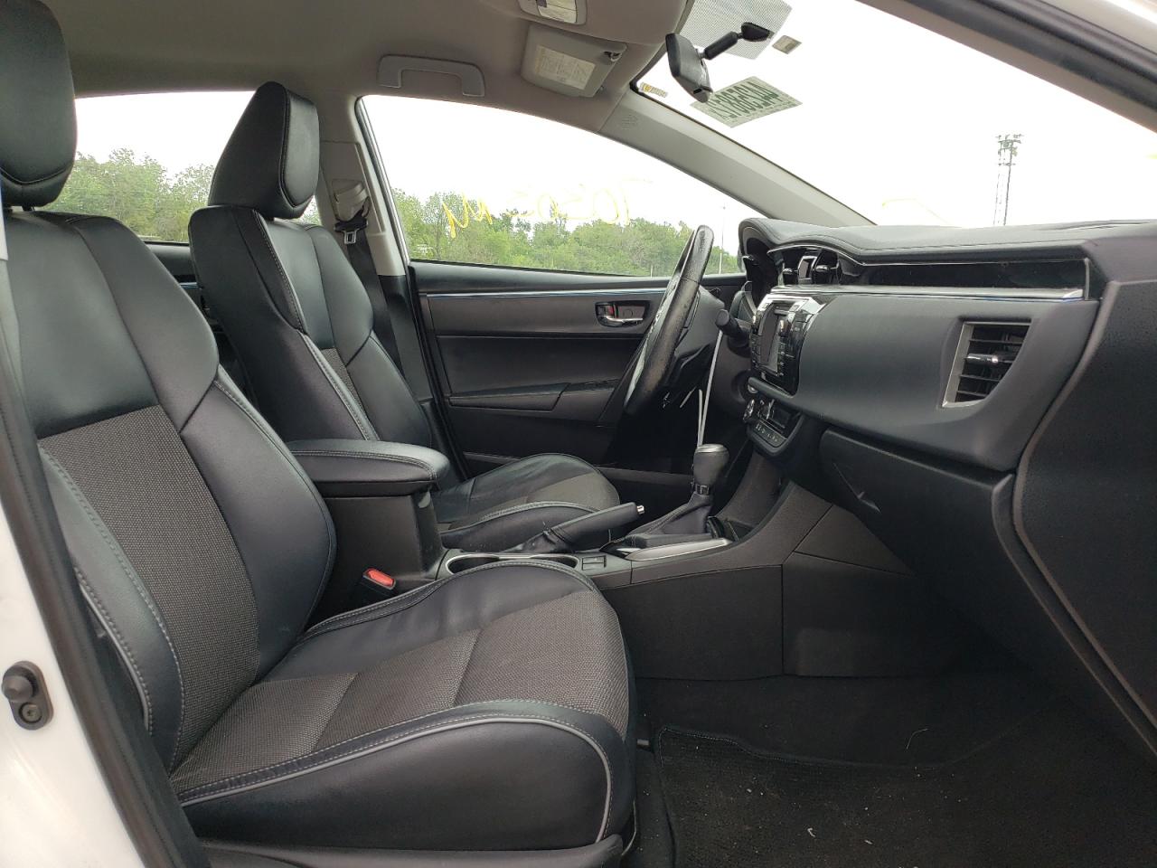 Photo 5 from auction – 2015 TOYOTA COROLLA L with VIN 5YFBURHE4FP344222