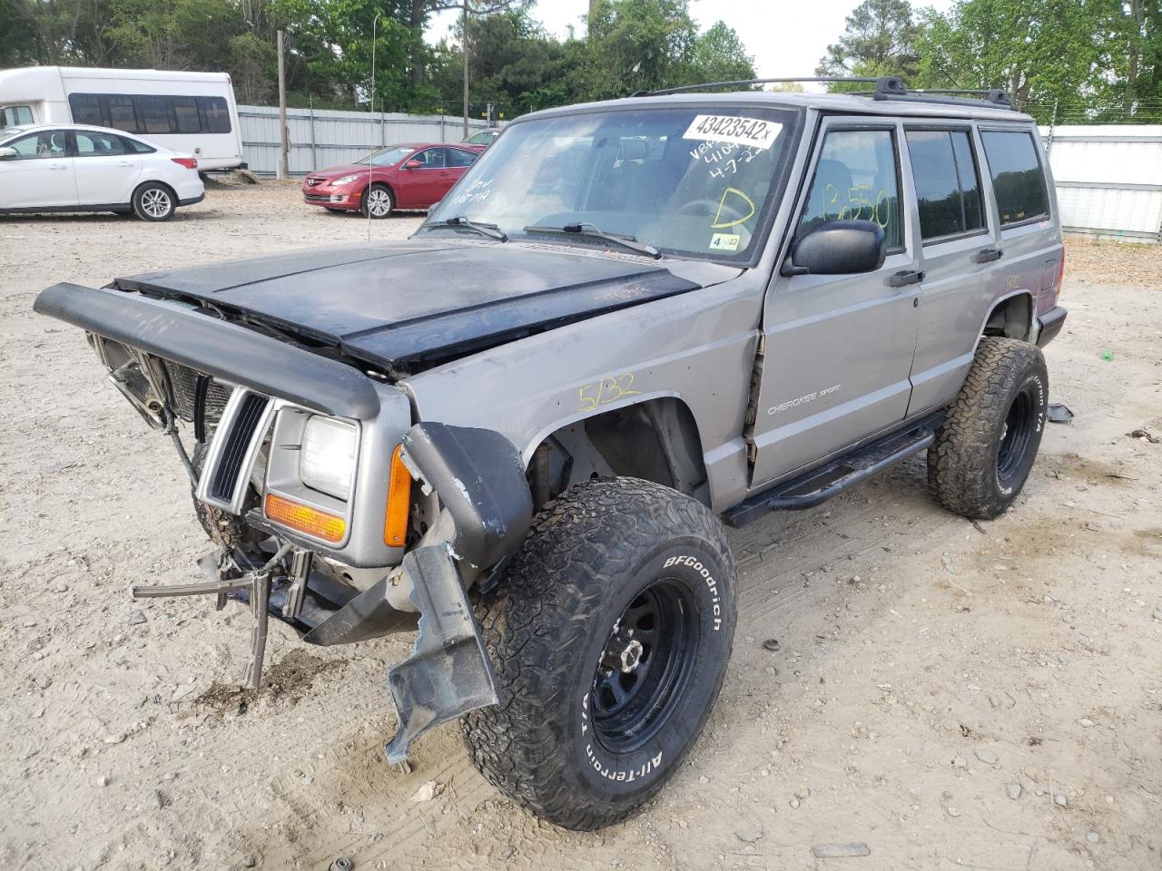 Photo 2 from auction – 2001 JEEP CH PIONEER with VIN 1J4FF48S01L541047