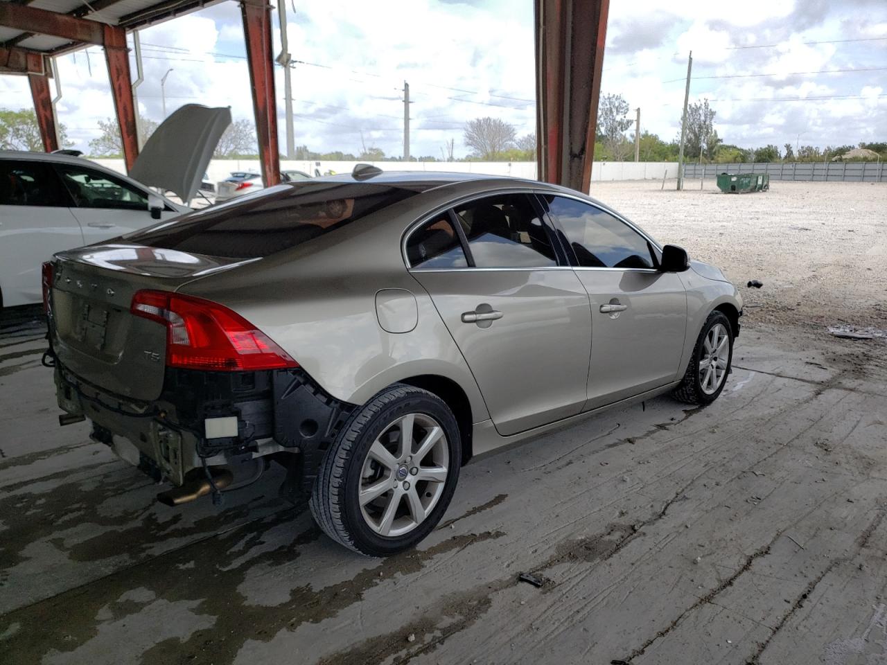 Photo 4 from auction – 2016 VOLVO S60 PREMIE with VIN YV126MFK5G1399283
