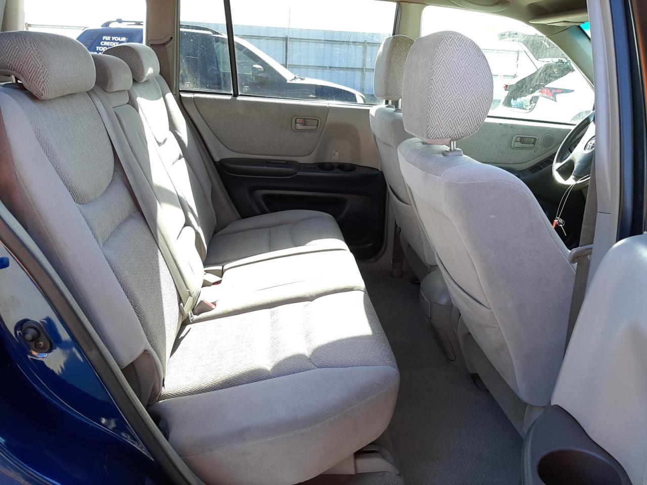 Photo 6 from auction – 2003 TOYOTA HIGHLANDER with VIN JTEGD21A230049027