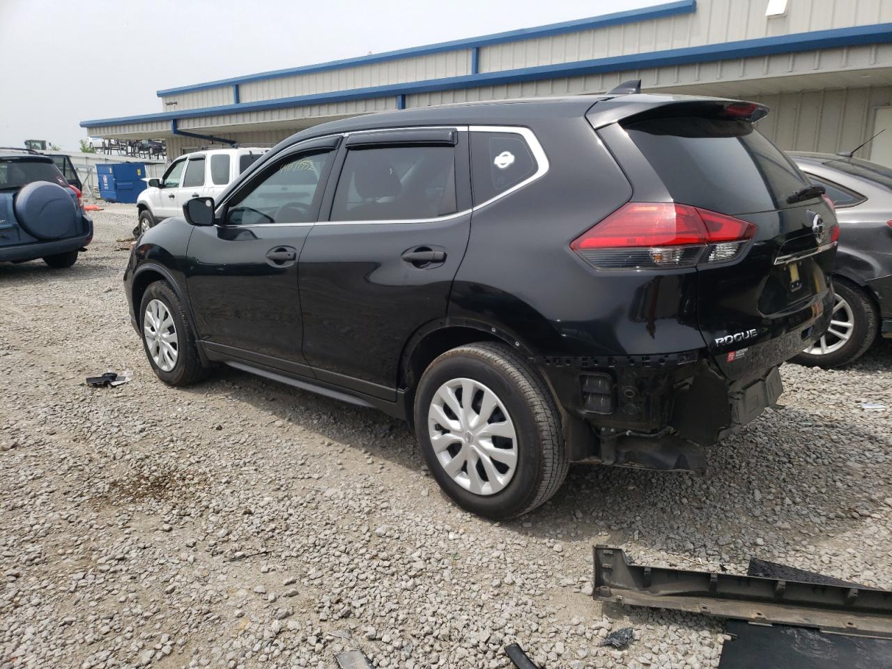 Photo 3 from auction – 2017 NISSAN ROGUE S with VIN JN8AT2MT2HW130404