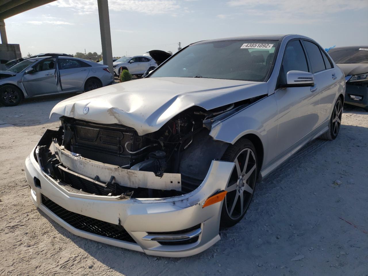 Photo 2 from auction – 2014 MERCEDES-BENZ C 250 with VIN WDDGF4HBXEA950528