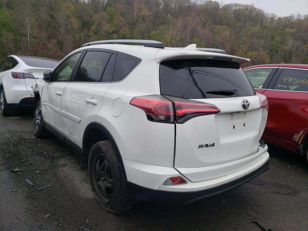 Photo 3 from auction – 2018 TOYOTA RAV4 LE with VIN JTMBFREV9JJ222953