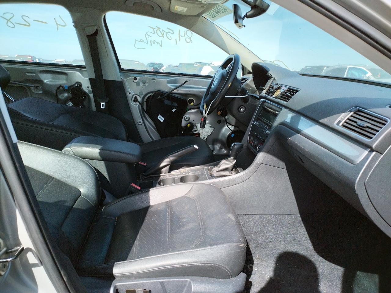 Photo 5 from auction – 2014 VOLKSWAGEN PASSAT S with VIN 1VWAP7A39EC020736