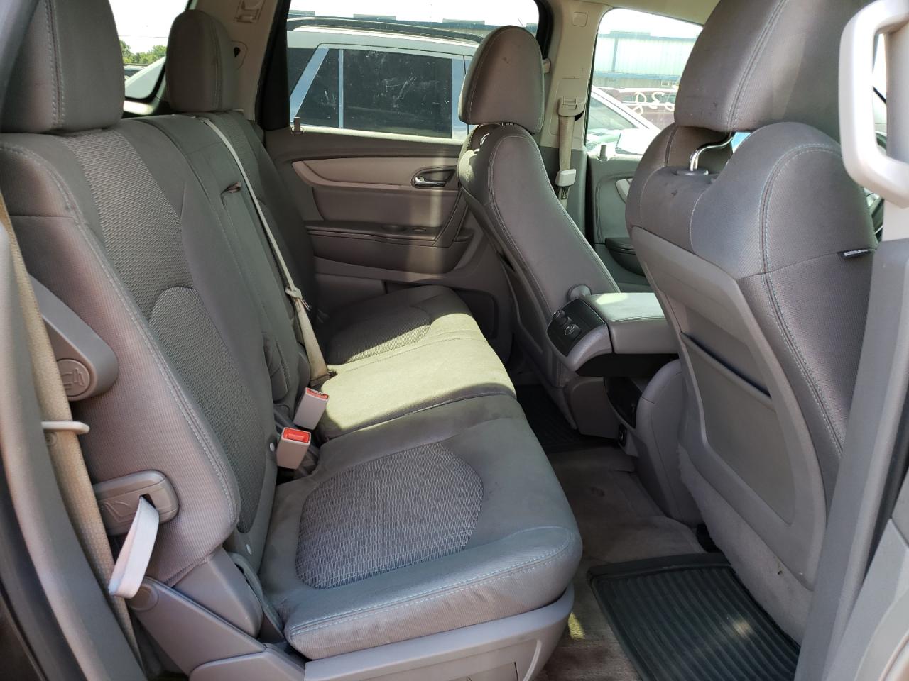 Photo 6 from auction – 2017 CHEVROLET TRAVERSE L with VIN 1GNKRFED6HJ110500