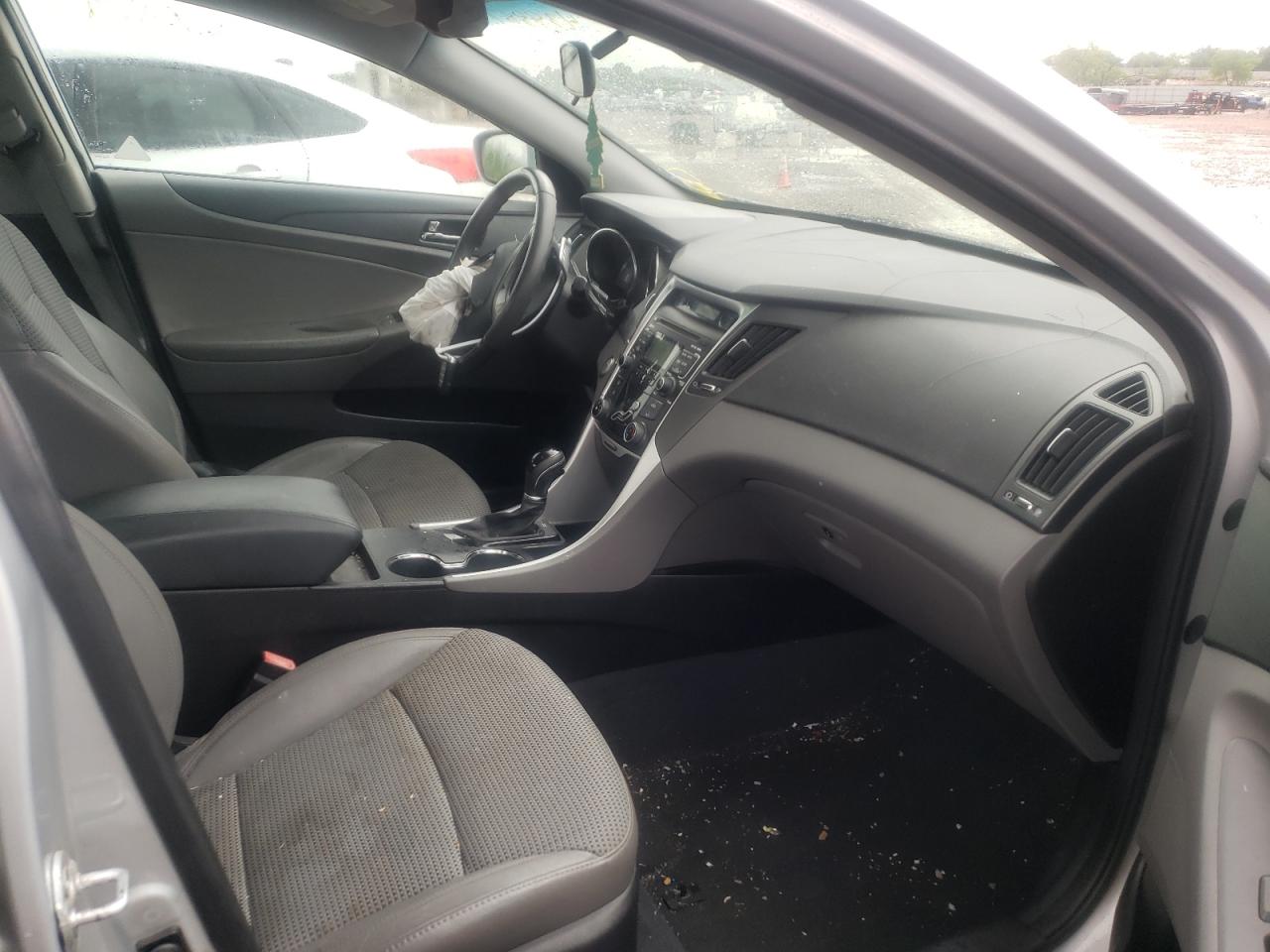 Photo 5 from auction – 2011 HYUNDAI SONATA SE with VIN 5NPEC4AC5BH027035
