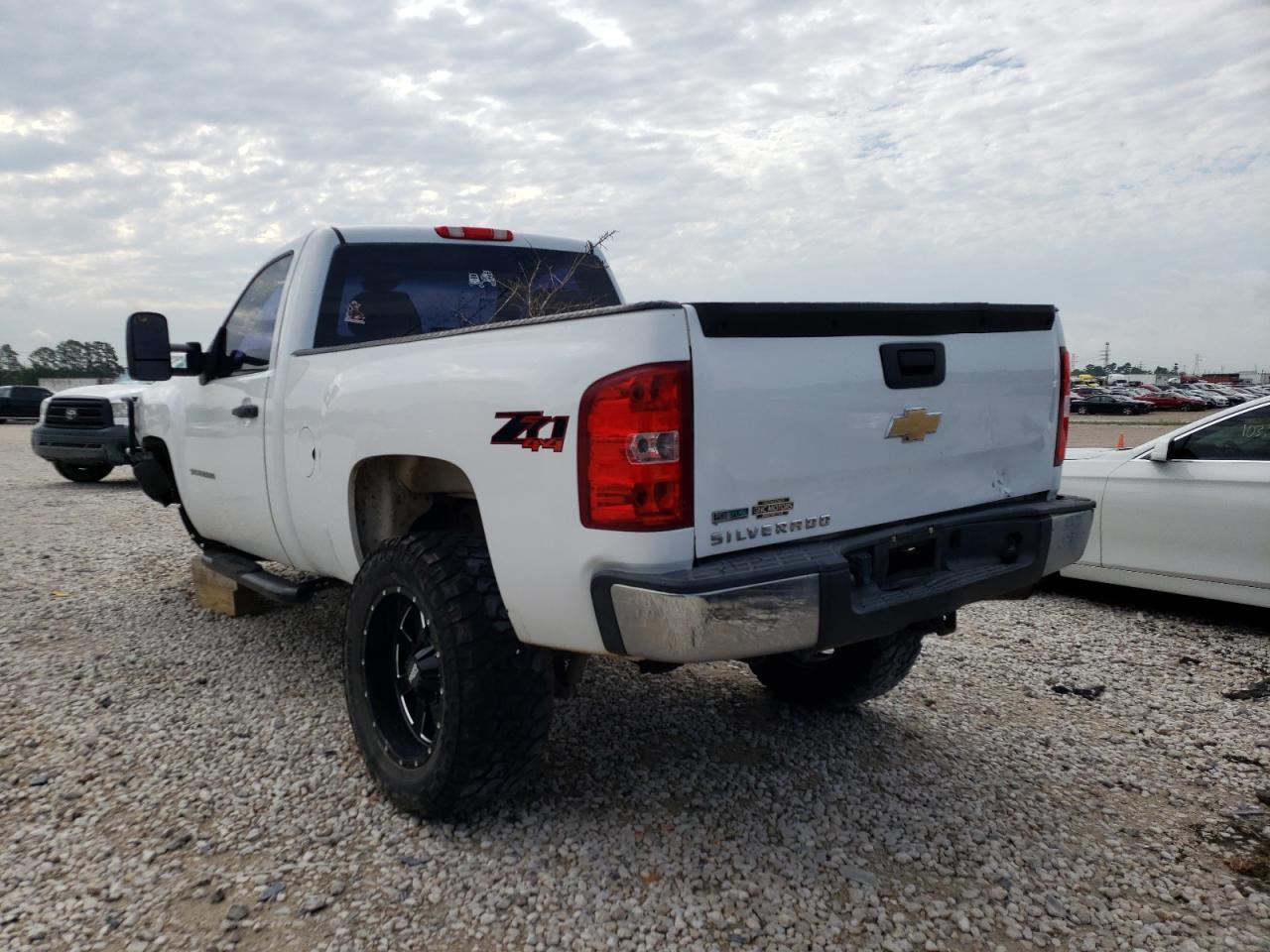 Photo 3 from auction – 2011 CHEVROLET SILVERADO with VIN 1GCNKPEA8BZ282185