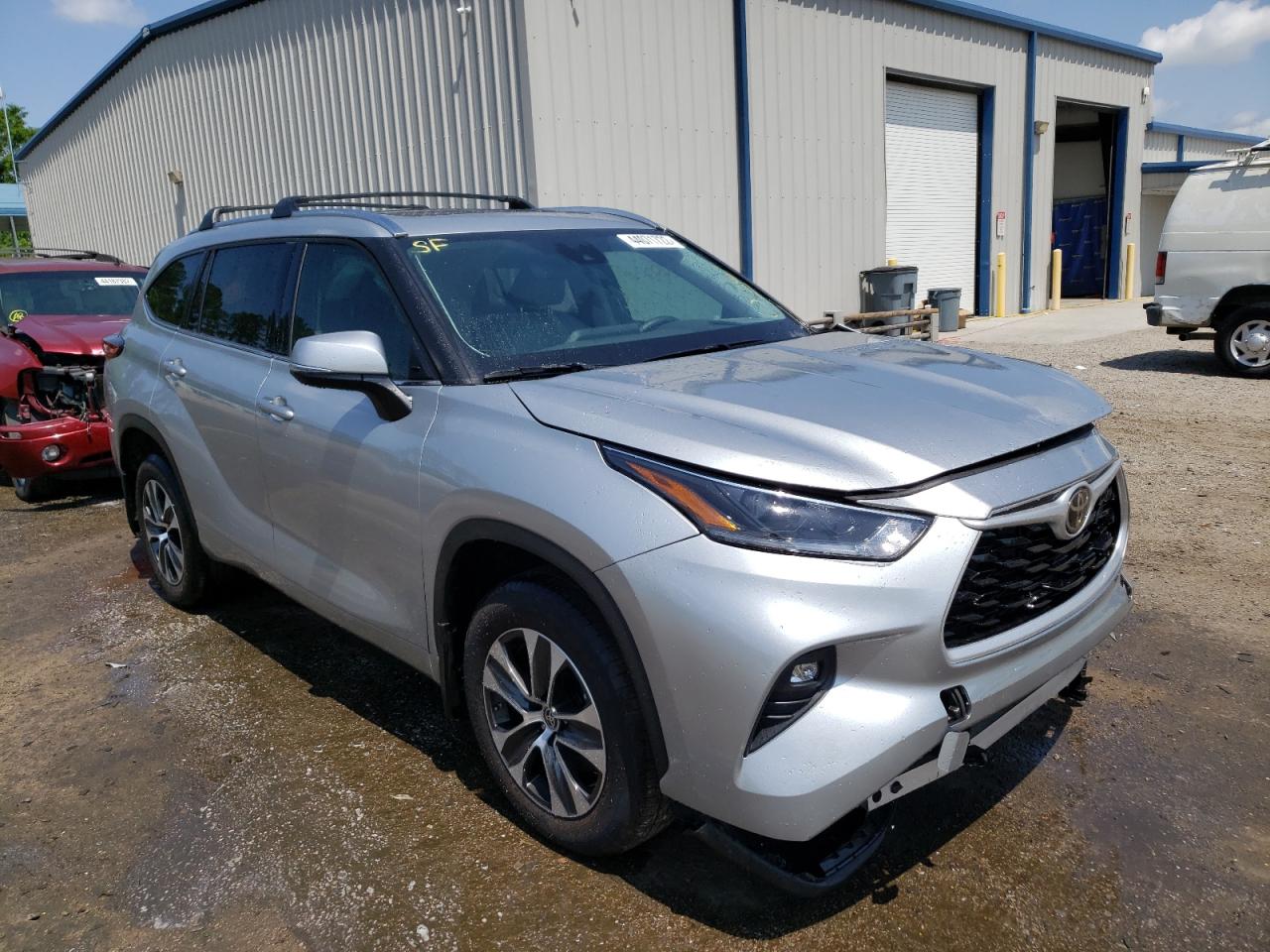 TOYOTA HIGHLANDER 2021 with VIN 5TDGZRBH3MS558200 - Photo from auction
