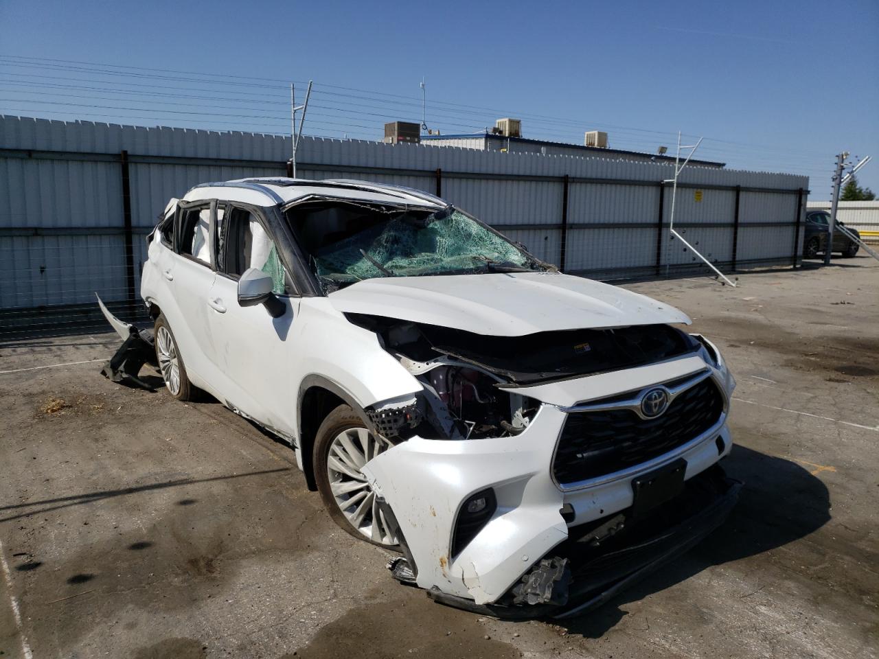 TOYOTA HIGHLANDER 2022 with VIN 5TDEBRCH6NS084710 - Photo from auction