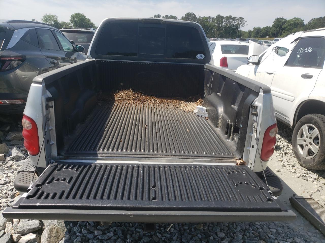 Photo 6 from auction – 2001 FORD F150 SVT L with VIN 2FTZF07331CA89322