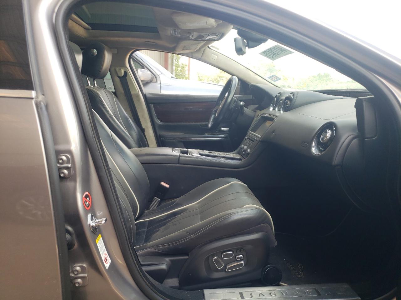 Photo 5 from auction – 2011 JAGUAR XJL with VIN SAJWA2GBXBLV05668