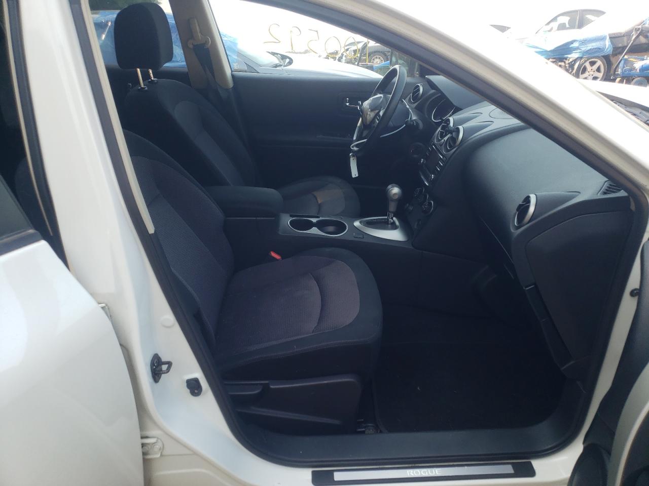 Photo 5 from auction – 2012 NISSAN ROGUE S with VIN JN8AS5MV9CW417947