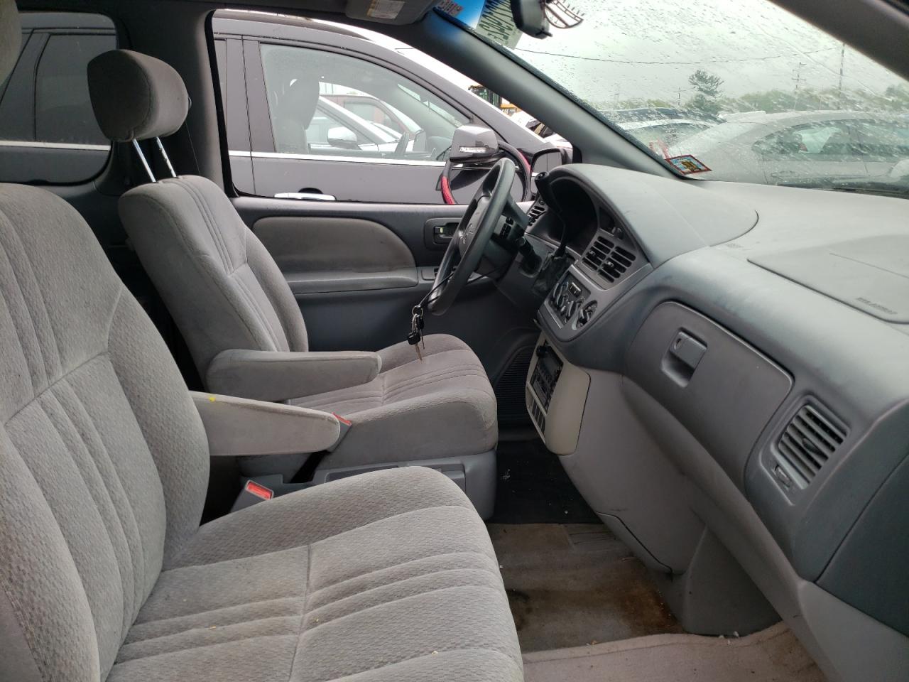 Photo 5 from auction – 2002 TOYOTA SIENNA CE with VIN 4T3ZF19C72U507372