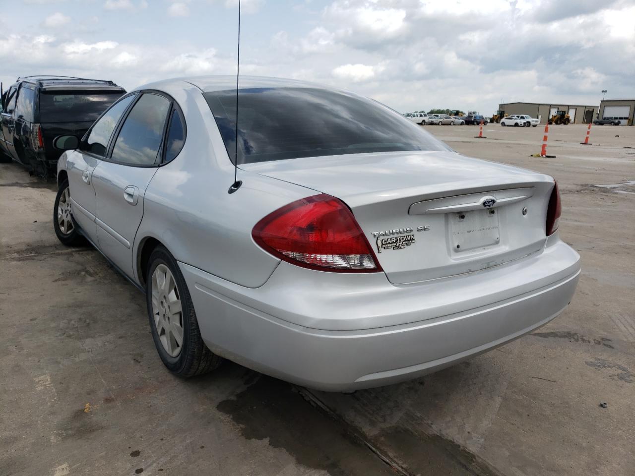 Photo 3 from auction – 2006 FORD TAURUS SE with VIN 1FAFP53226A115756