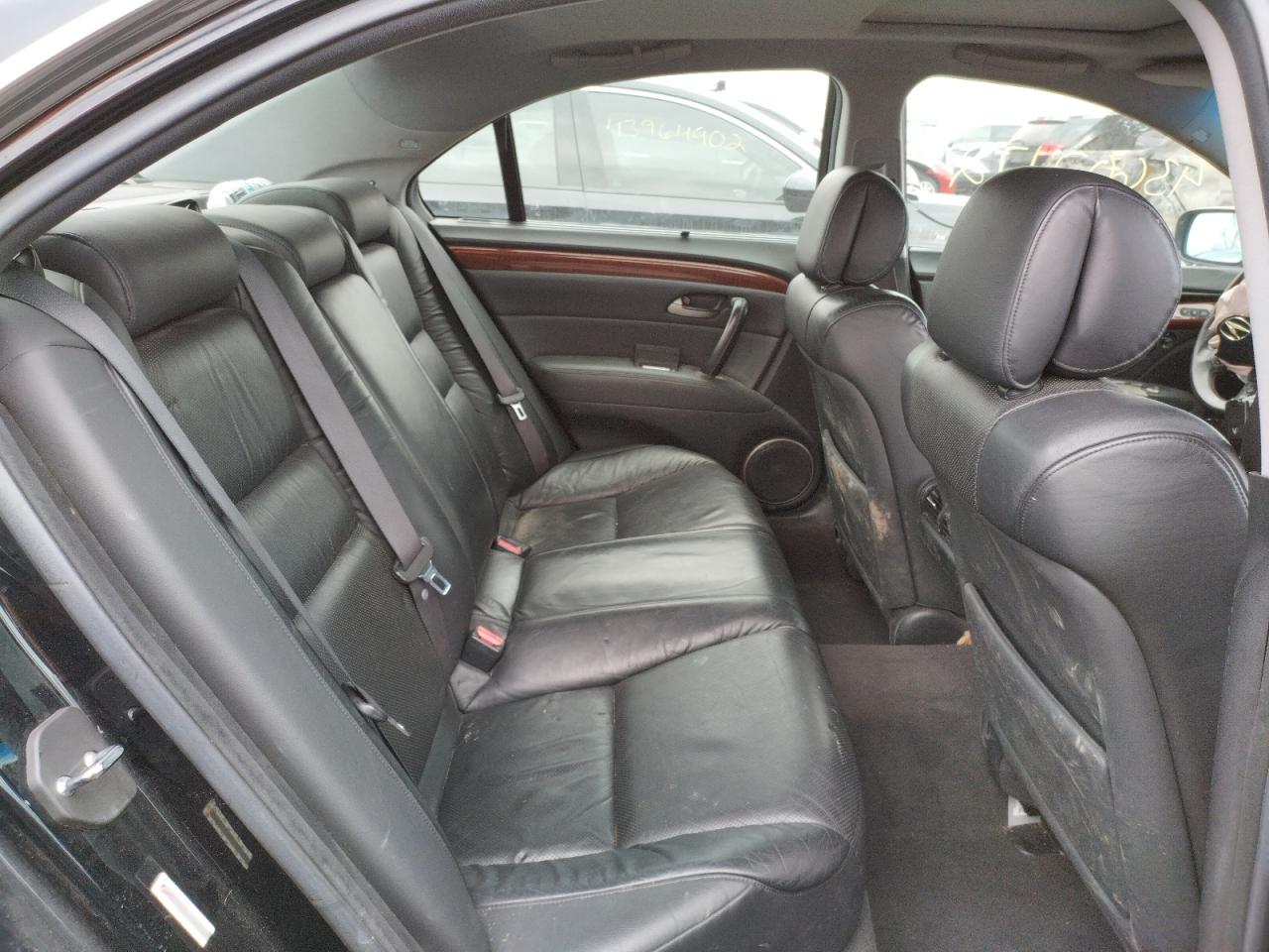 Photo 6 from auction – 2005 ACURA RL with VIN JH4KB16535C002017