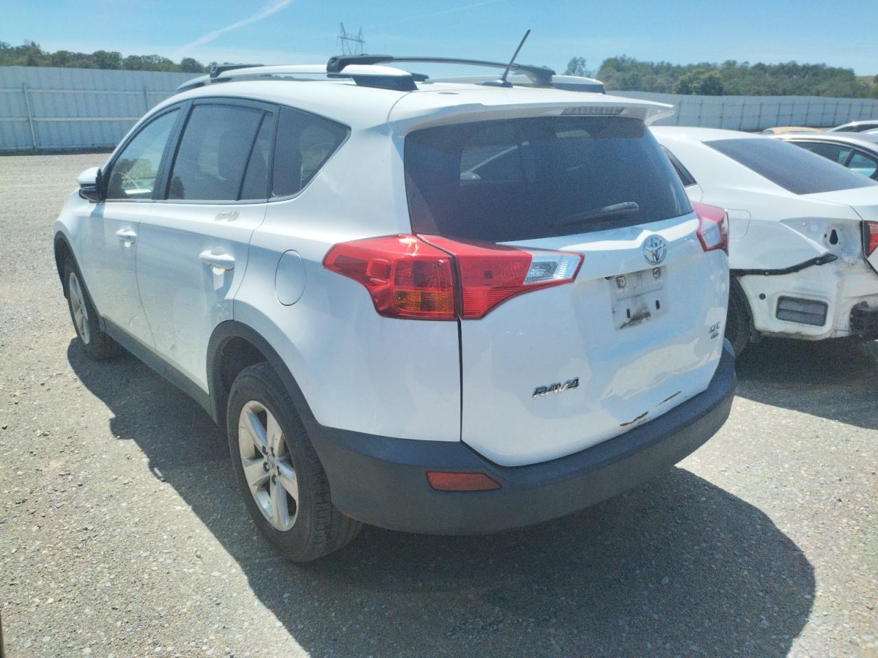 Photo 3 from auction – 2014 TOYOTA RAV4 XLE with VIN 2T3RFREV7EW153699