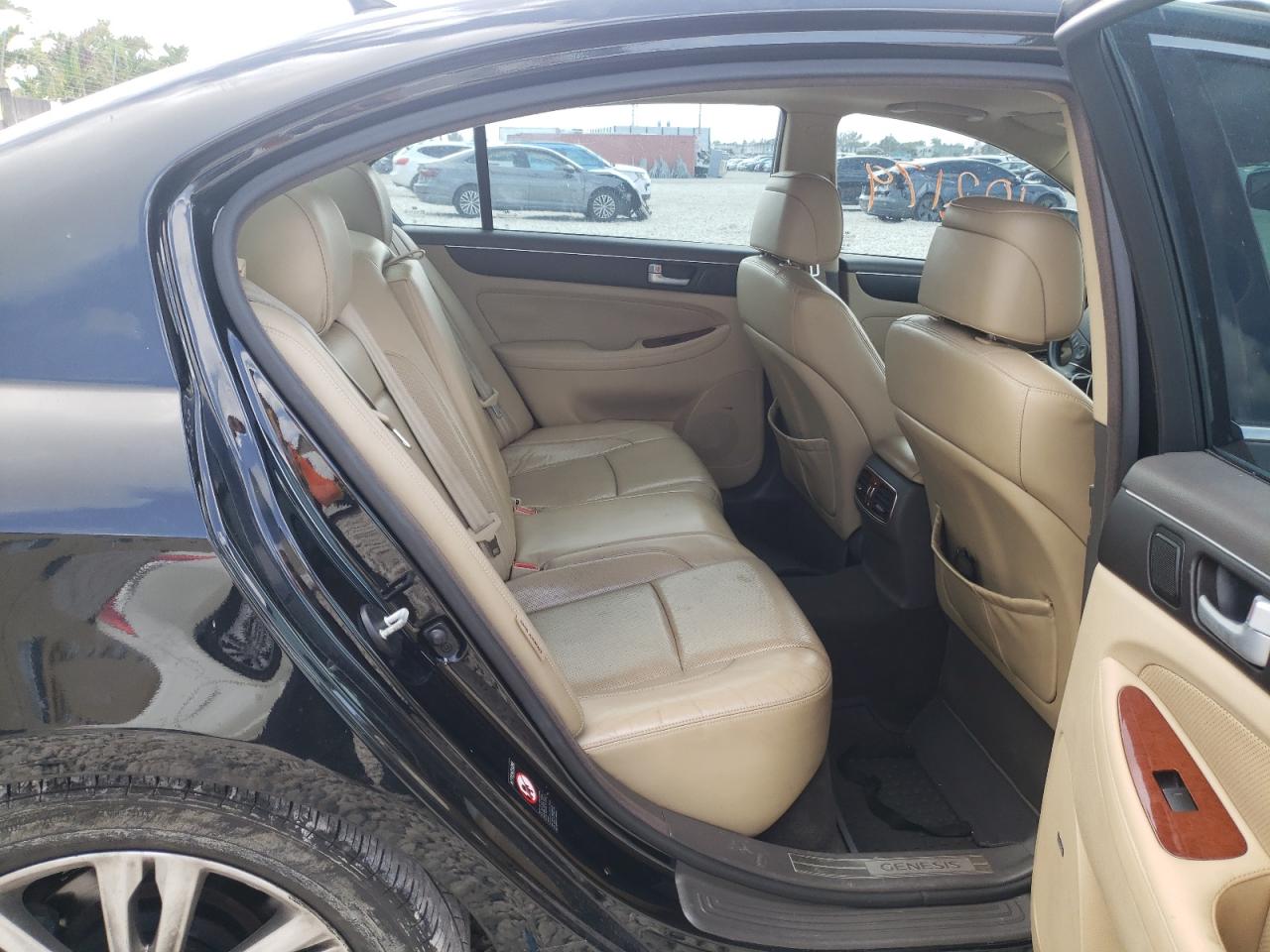 Photo 6 from auction – 2013 HYUNDAI GENESIS 3. with VIN KMHGC4DD2DU253115