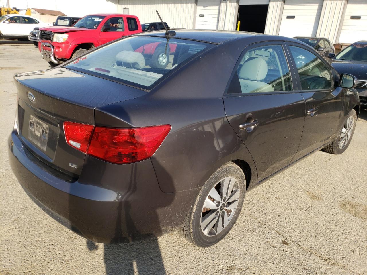 Photo 4 from auction – 2013 KIA FORTE EX with VIN KNAFU4A2XD5677990