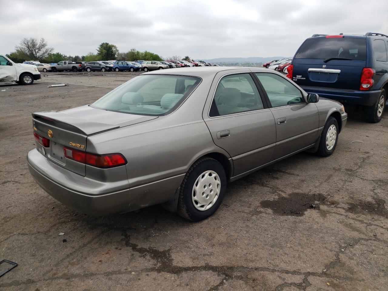 Photo 9 from auction – 1998 TOYOTA CAMRY with VIN 4T1BG22K8WU271822
