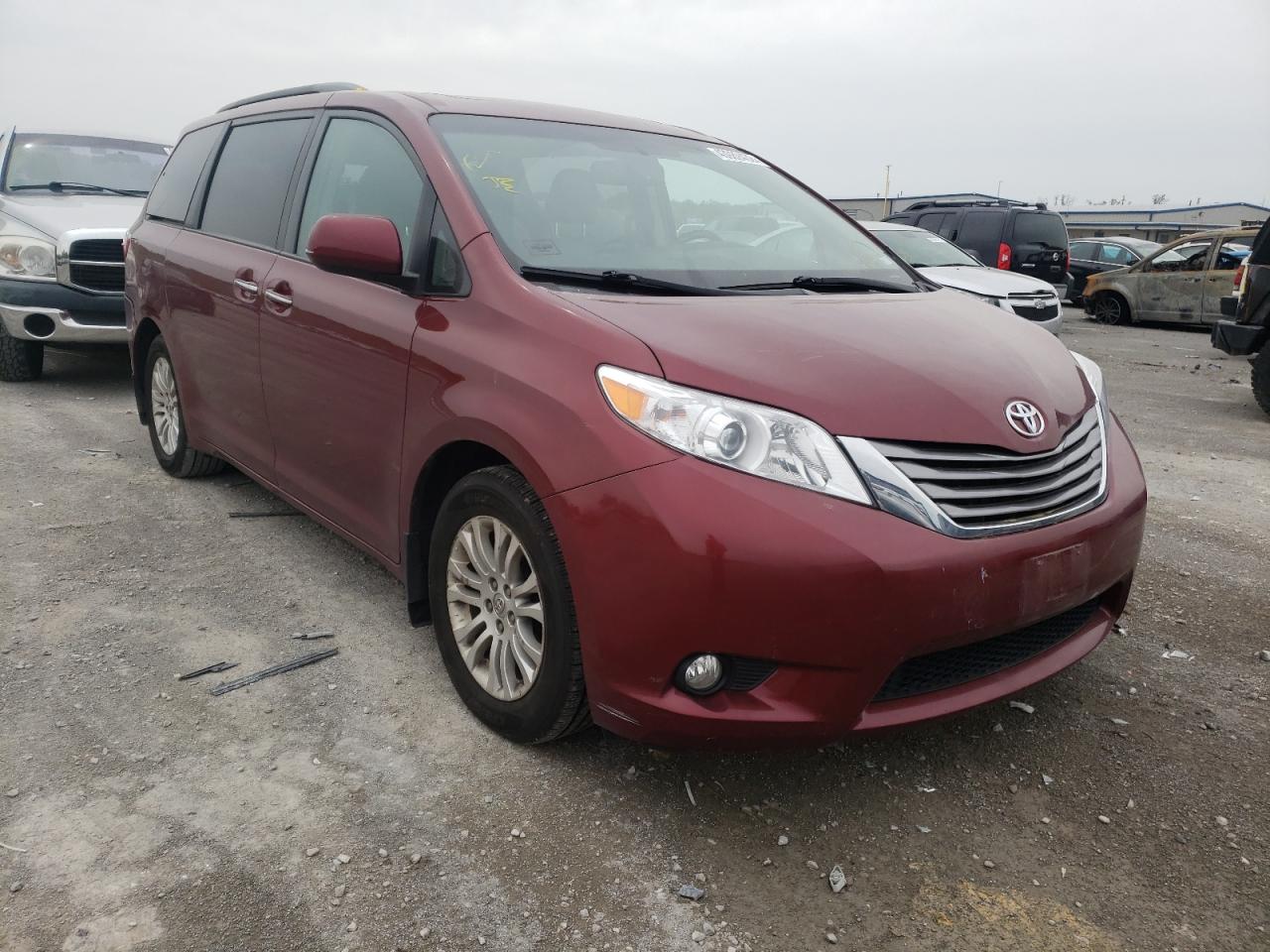 TOYOTA SIENNA XLE 2015 with VIN 5TDYK3DC5FS652296 - Photo from auction