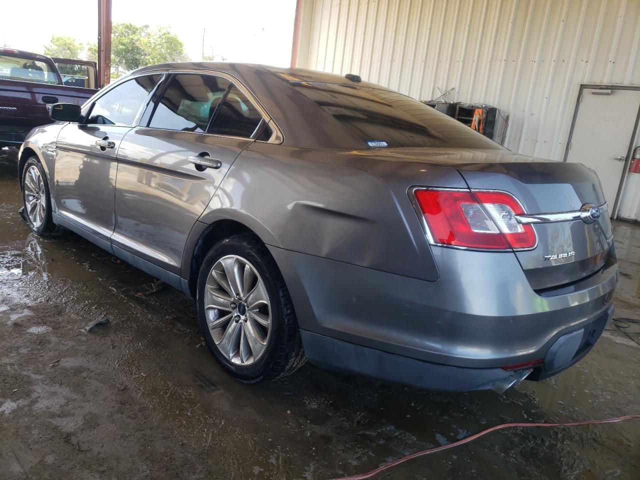 Photo 3 from auction – 2011 FORD TAURUS LIM with VIN 1FAHP2FW5BG133696