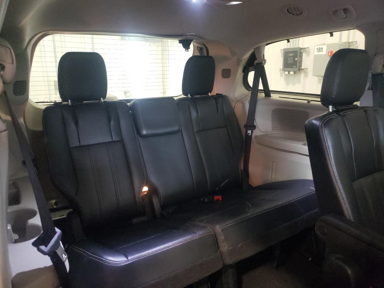 Photo 9 from auction – 2015 CHRYSLER TOWN & COU with VIN 2C4RC1BG2FR522058