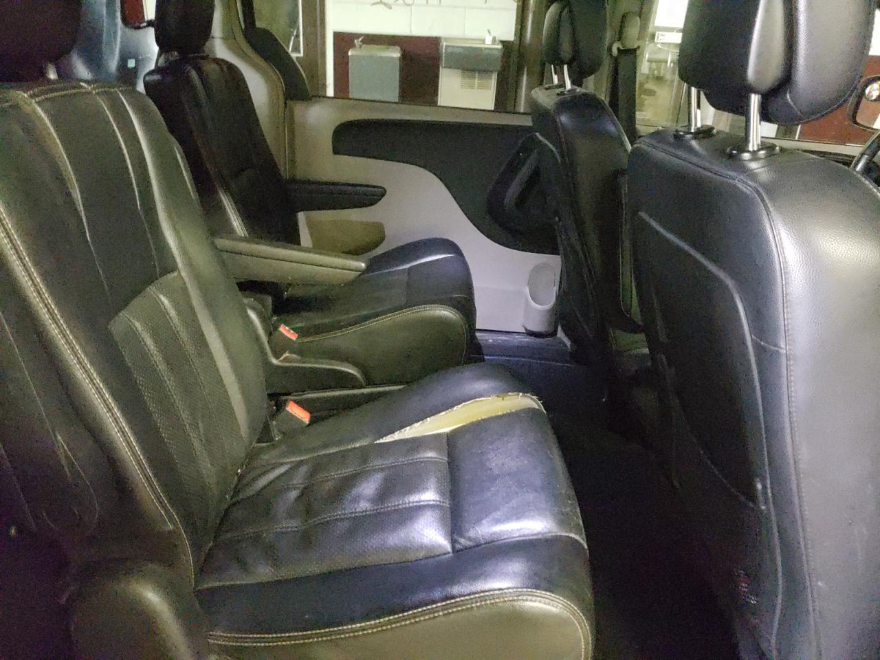 Photo 6 from auction – 2012 CHRYSLER TOWN & COU with VIN 2C4RC1BG5CR362771