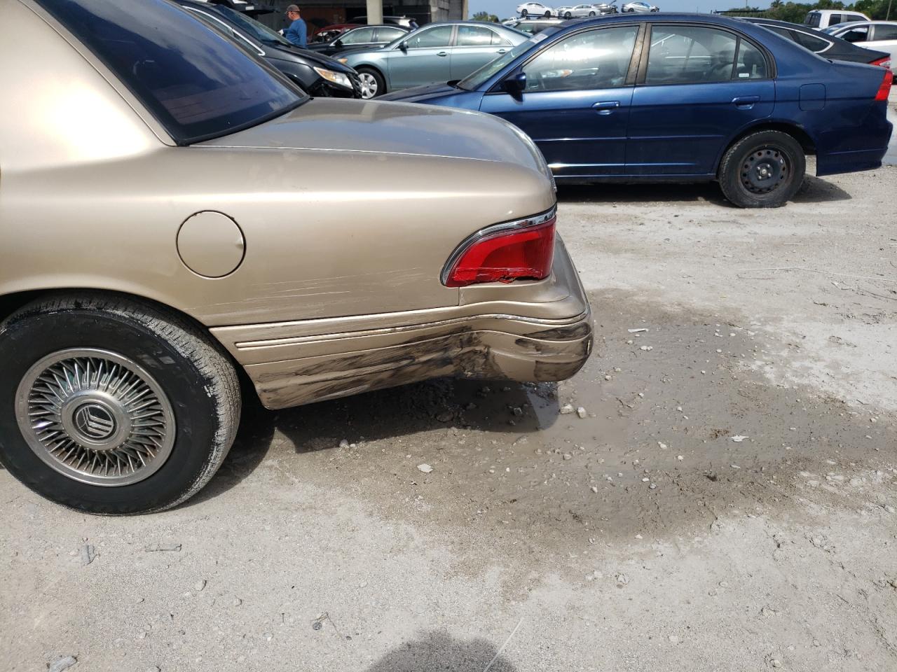 Photo 9 from auction – 1997 MERCURY GRAND MARQ with VIN 2MELM74WXVX676679