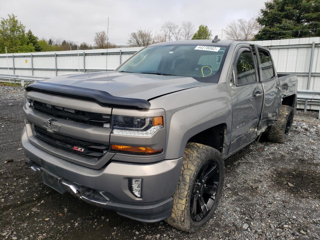 Photo 2 from auction – 2017 CHEVROLET SILVERADO with VIN 3GCUKREC3HG215172