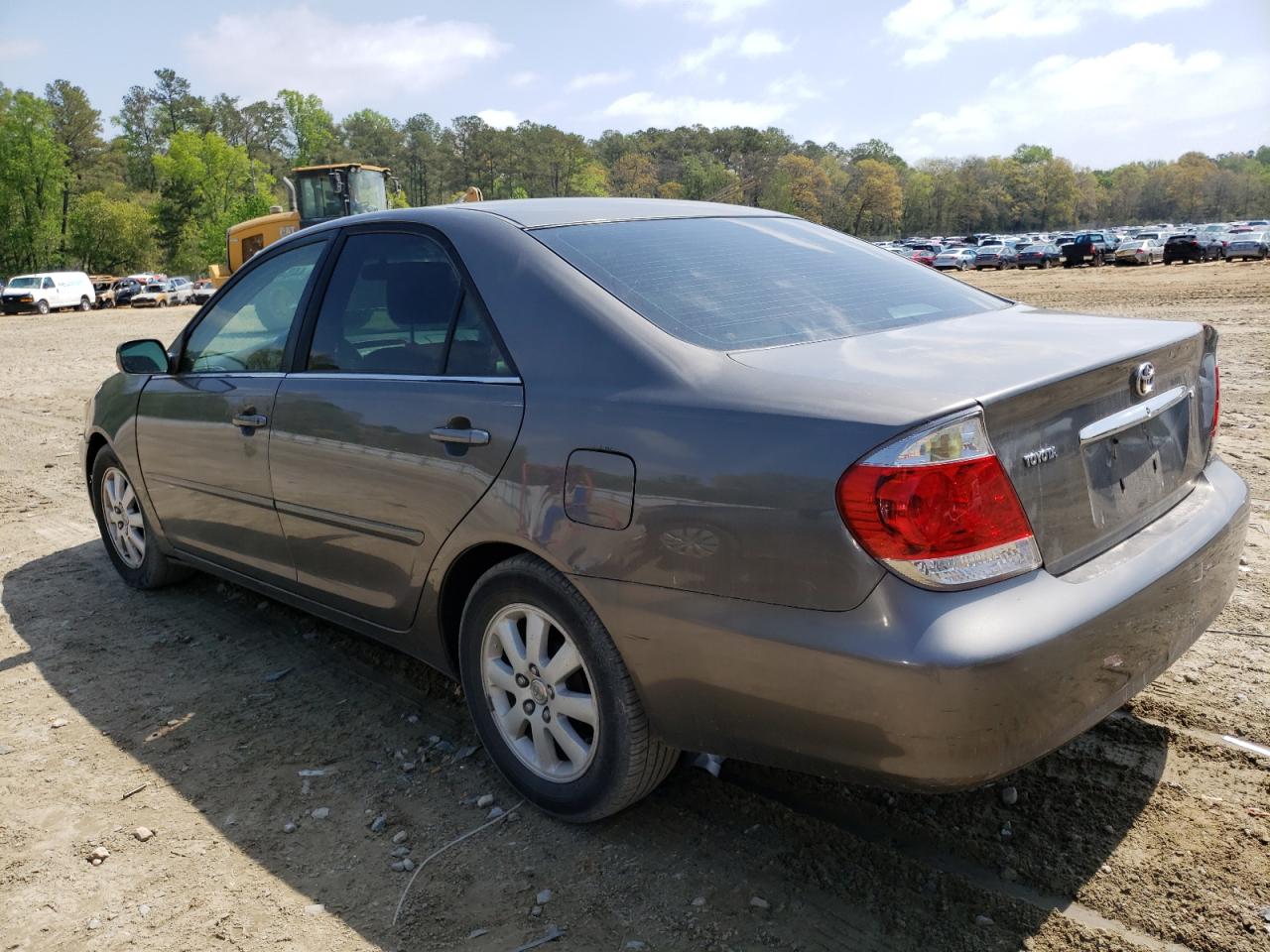 Photo 3 from auction – 2005 TOYOTA CAMRY LE with VIN 4T1BE30K95U978196