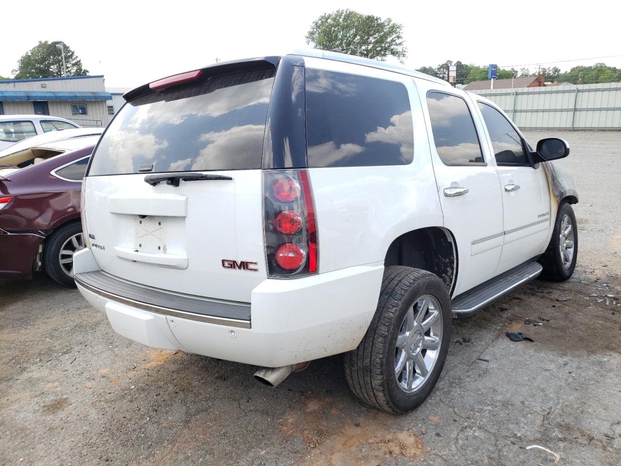 Photo 4 from auction – 2009 GMC YUKON DENA with VIN 1GKFK03239R276512
