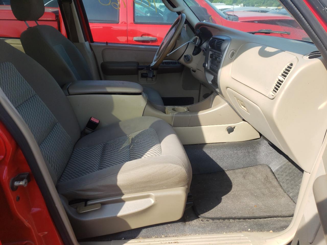 Photo 5 from auction – 2005 FORD EXPLORER S with VIN 1FMZU67K25UB05740