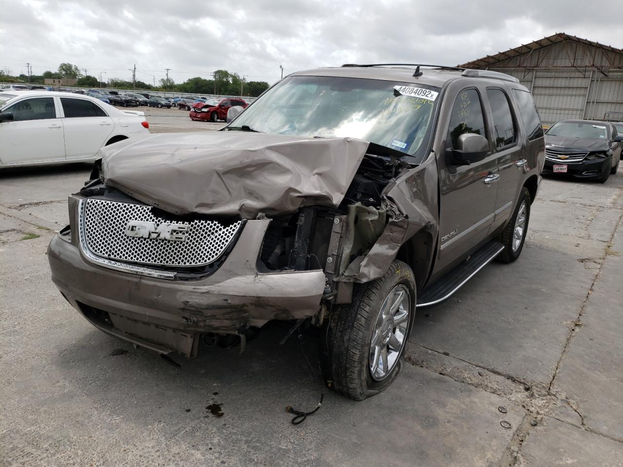 Photo 2 from auction – 2012 GMC YUKON DENA with VIN 1GKS2EEF4CR131367