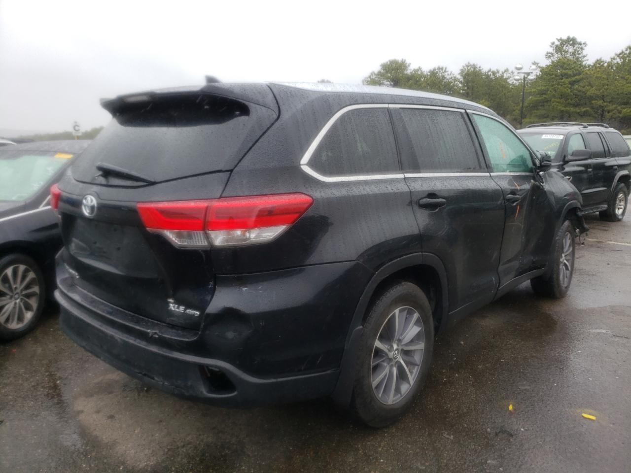 Photo 4 from auction – 2019 TOYOTA HIGHLANDER with VIN 5TDJZRFH8KS589536