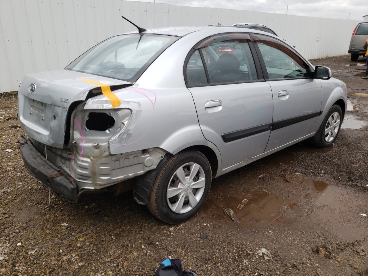 Photo 4 from auction – 2006 KIA RIO with VIN KNADE123066127575