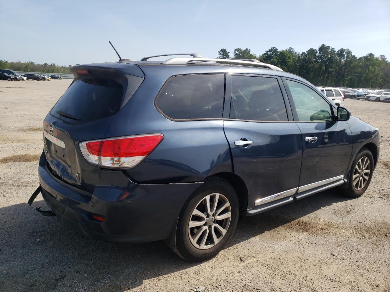 Photo 4 from auction – 2015 NISSAN PATHFINDER with VIN 5N1AR2MN2FC661981