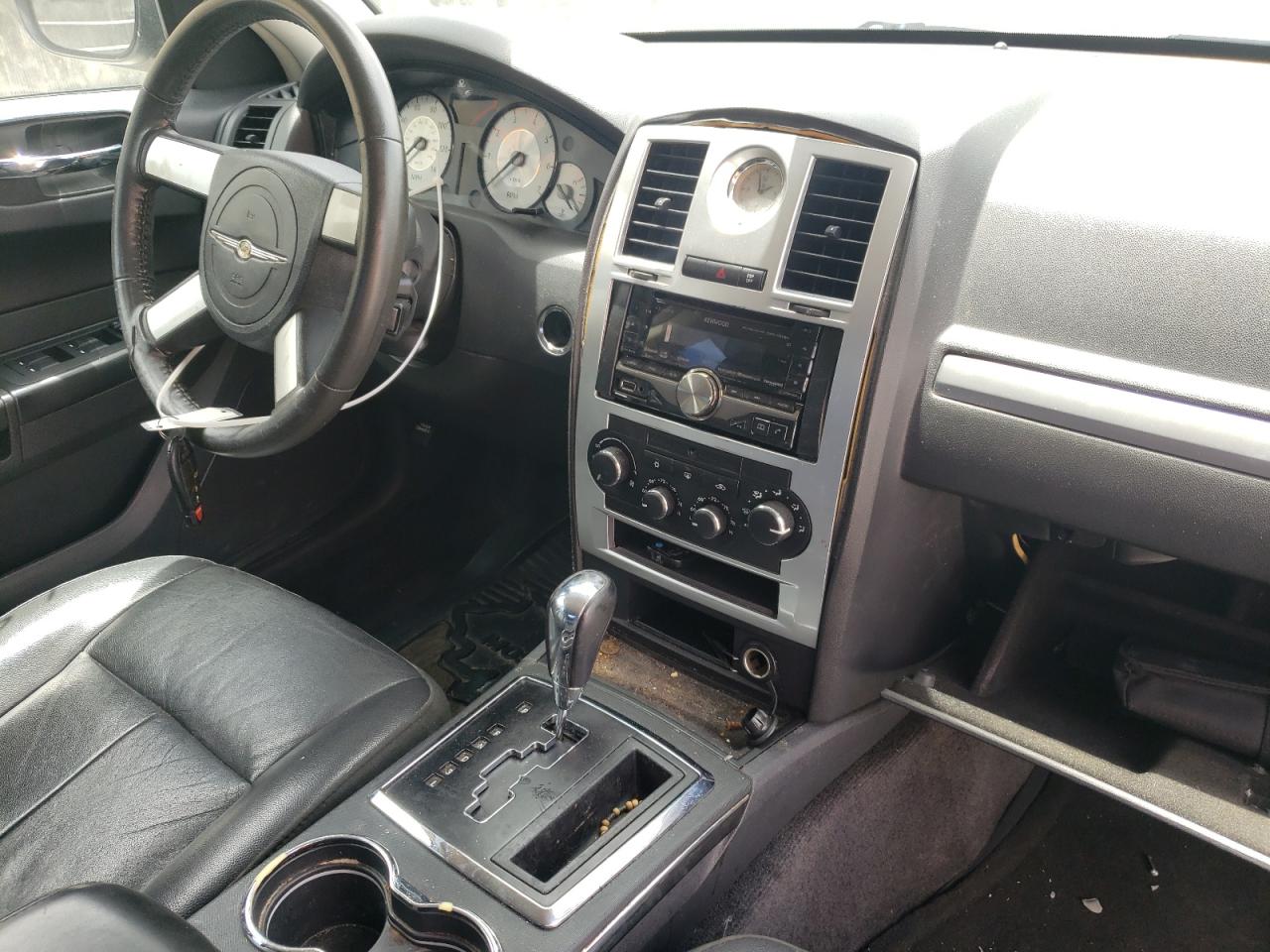 Photo 9 from auction – 2010 CHRYSLER 300 TOURIN with VIN 2C3CA5CV2AH300719