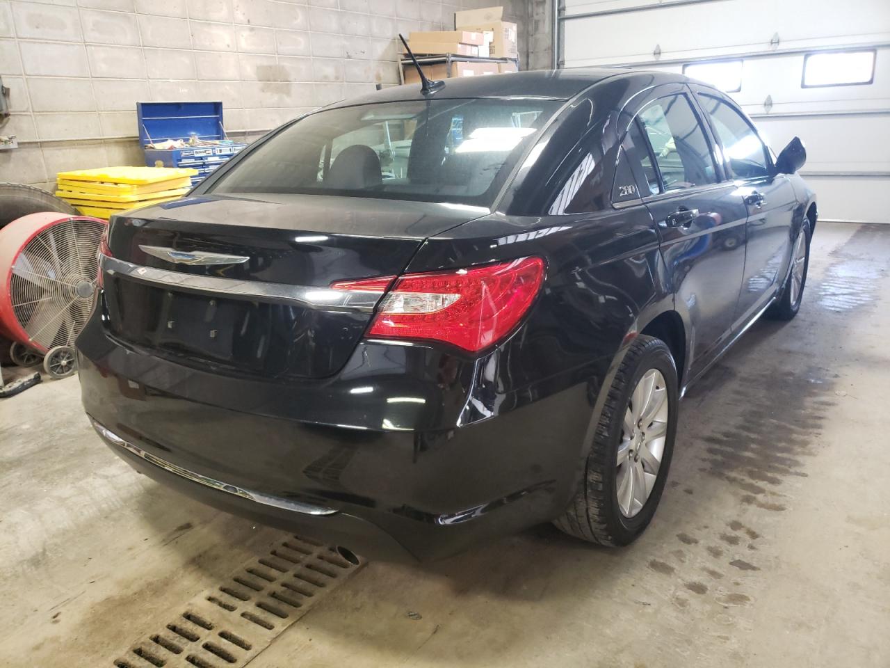 Photo 4 from auction – 2012 CHRYSLER 200 TOURIN with VIN 1C3CCBBG1CN297818