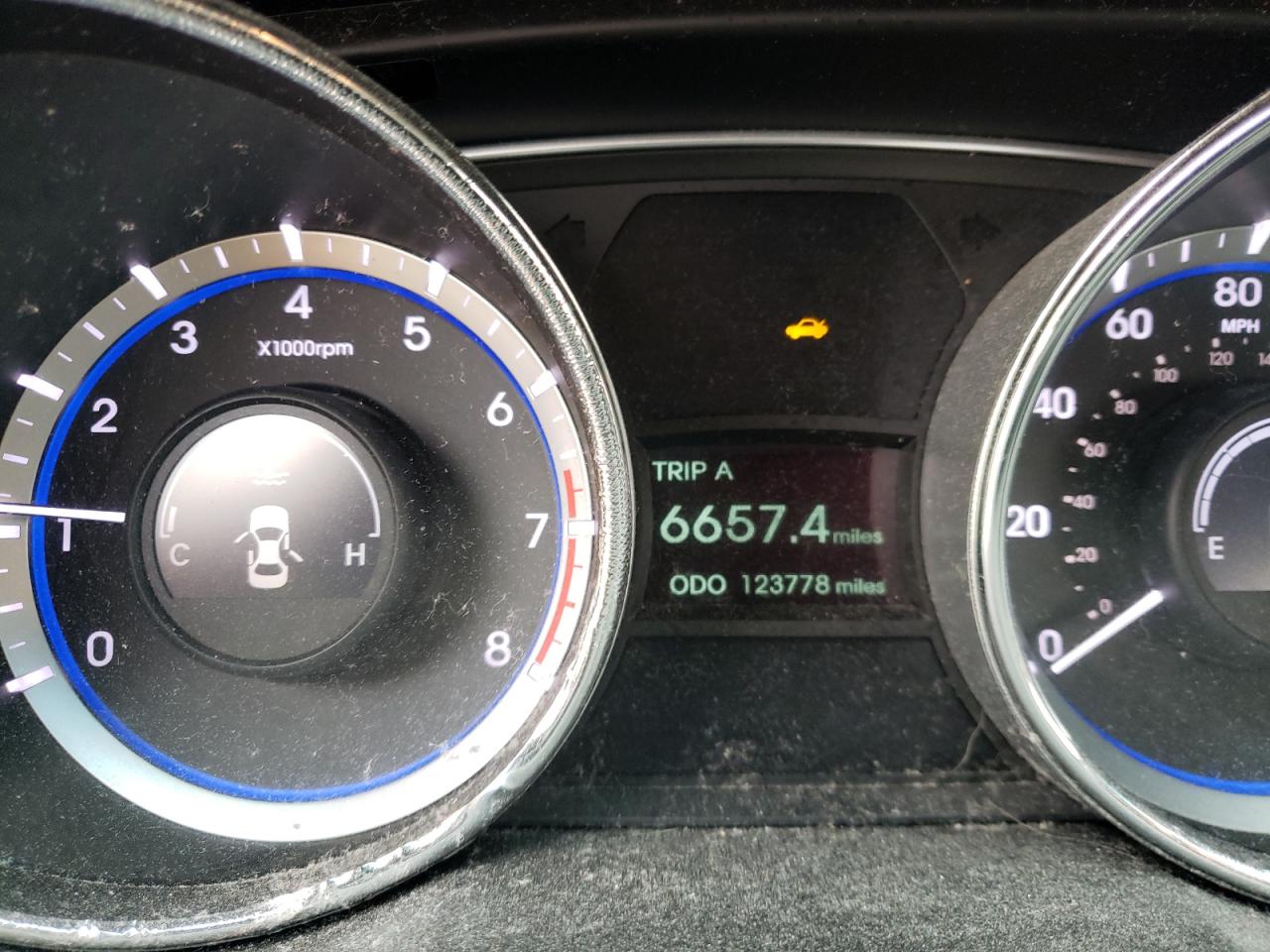 Photo 13 from auction – 2011 HYUNDAI SONATA SE with VIN 5NPEC4AC4BH016530