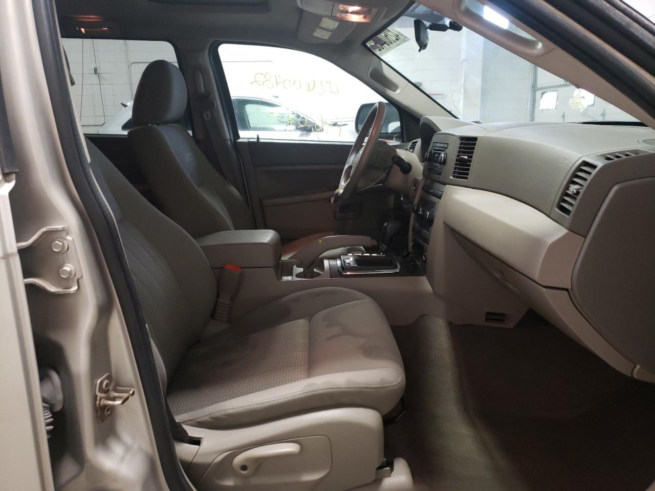 Photo 5 from auction – 2007 JEEP GRAND CHER with VIN 1J8HR48NX7C632425