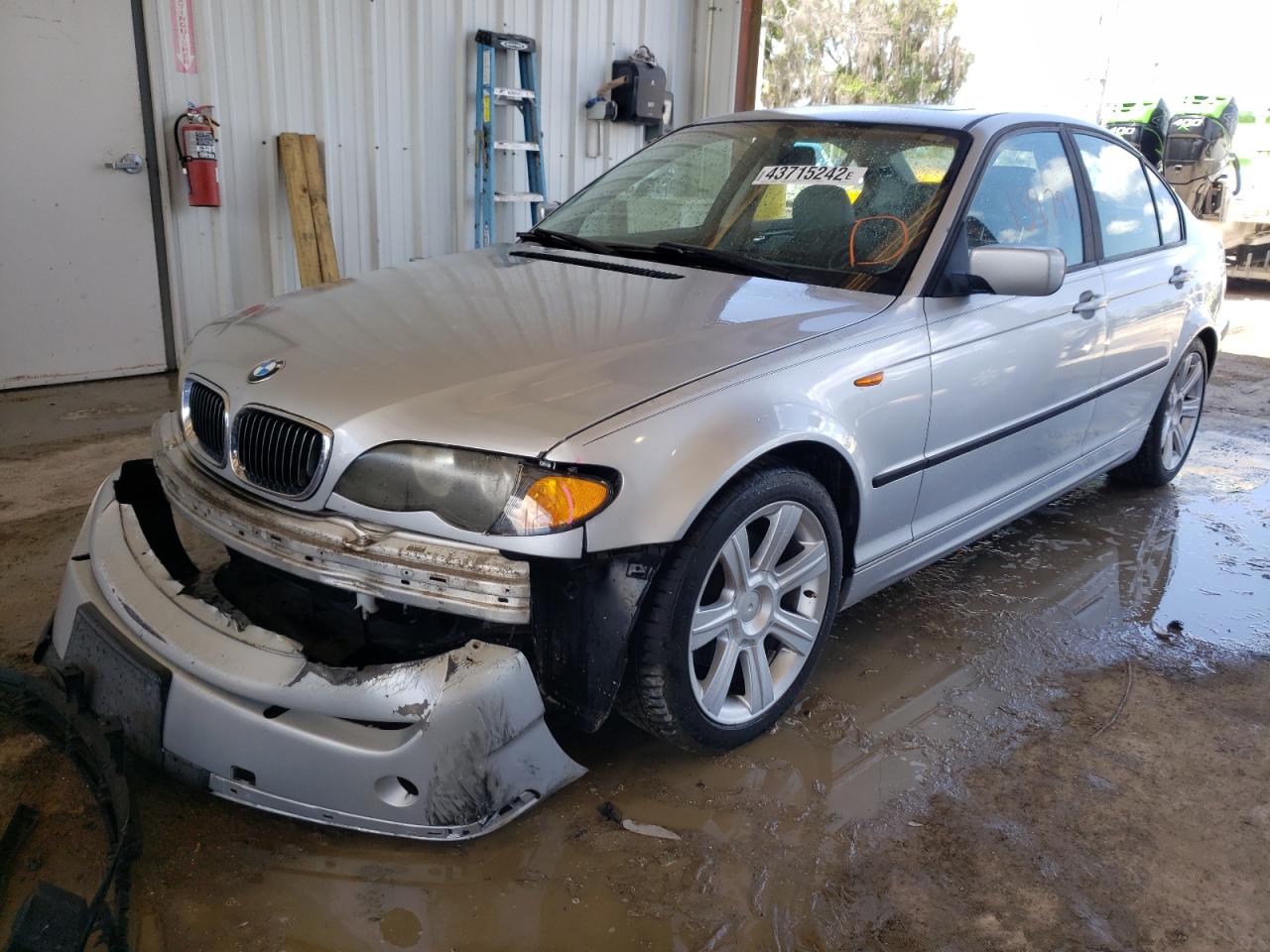 Photo 2 from auction – 2002 BMW 325 I with VIN WBAEV33422KL69213