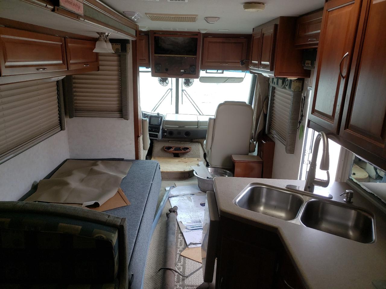 Photo 5 from auction – 2003 FLEE SOUTHWIND with VIN 5B4MP67G733364511