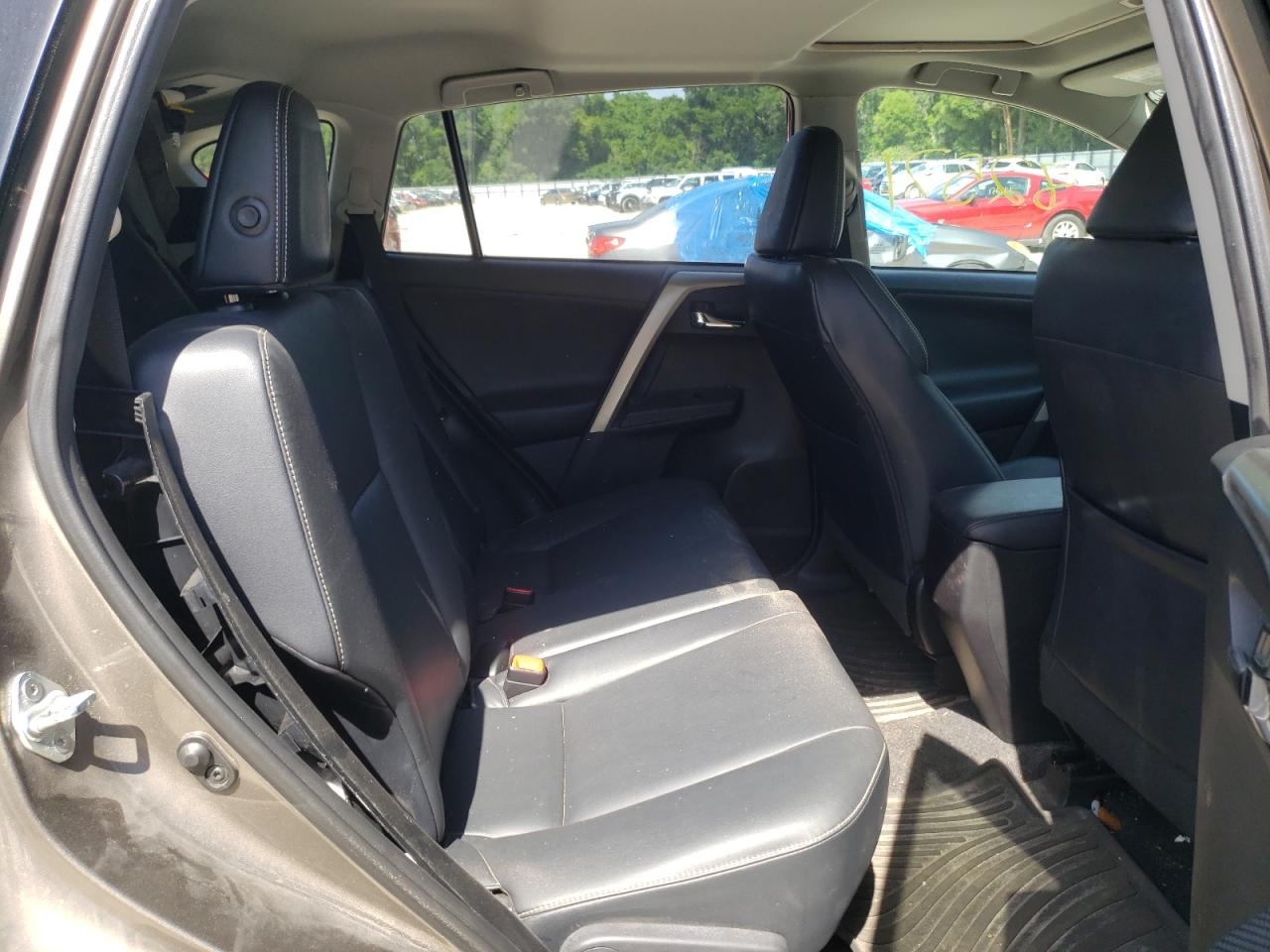 Photo 6 from auction – 2015 TOYOTA RAV4 LIMIT with VIN 2T3DFREVXFW325395