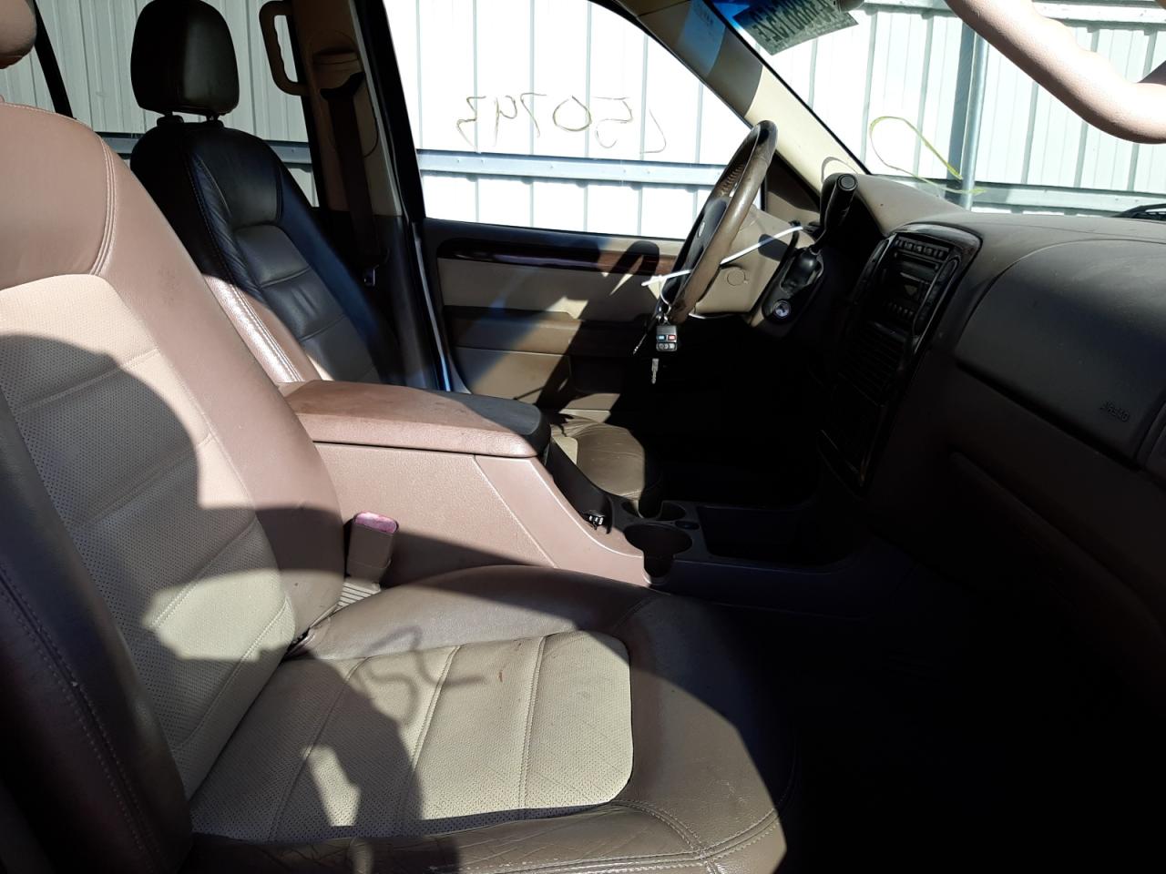 Photo 5 from auction – 2005 FORD EXPLORER E with VIN 1FMZU74W95UB50350