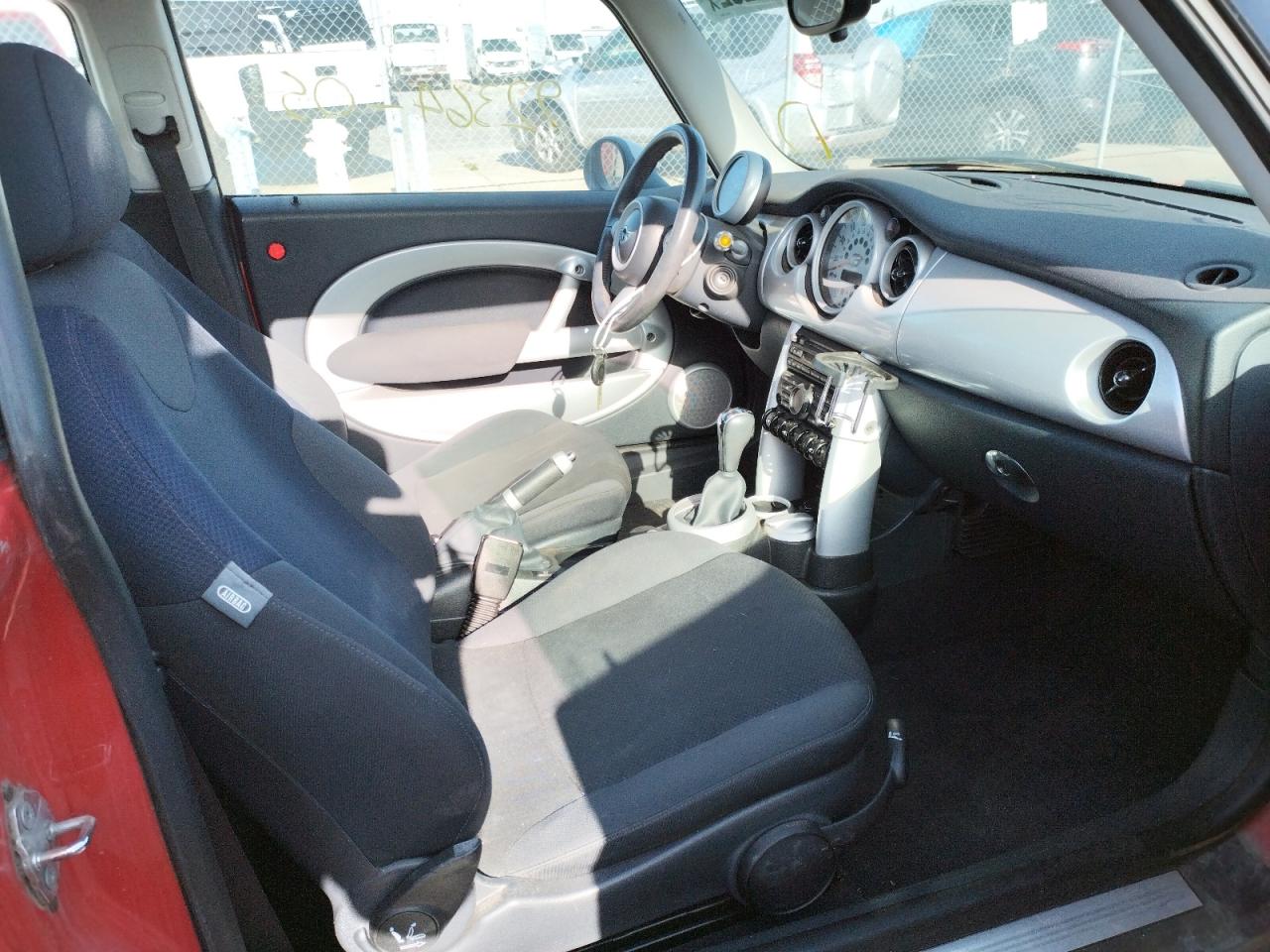 Photo 5 from auction – 2006 MINI COOPER with VIN WMWRC33556TJ73914