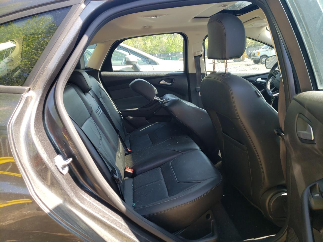 Photo 17 from auction – 2016 FORD FOCUS SE with VIN 1FADP3K29GL288032
