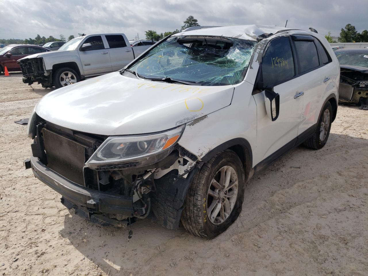 Photo 2 from auction – 2015 KIA SORENTO LX with VIN 5XYKTCA65FG654497