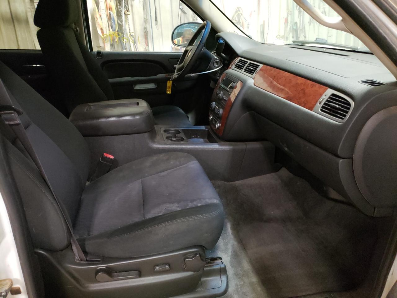 Photo 5 from auction – 2011 CHEVROLET TAHOE C150 with VIN 1GNSCAE04BR220603