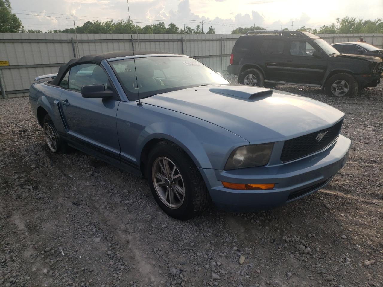 FORD MUSTANG 2005 with VIN 1ZVHT84N855223473 - Photo from auction