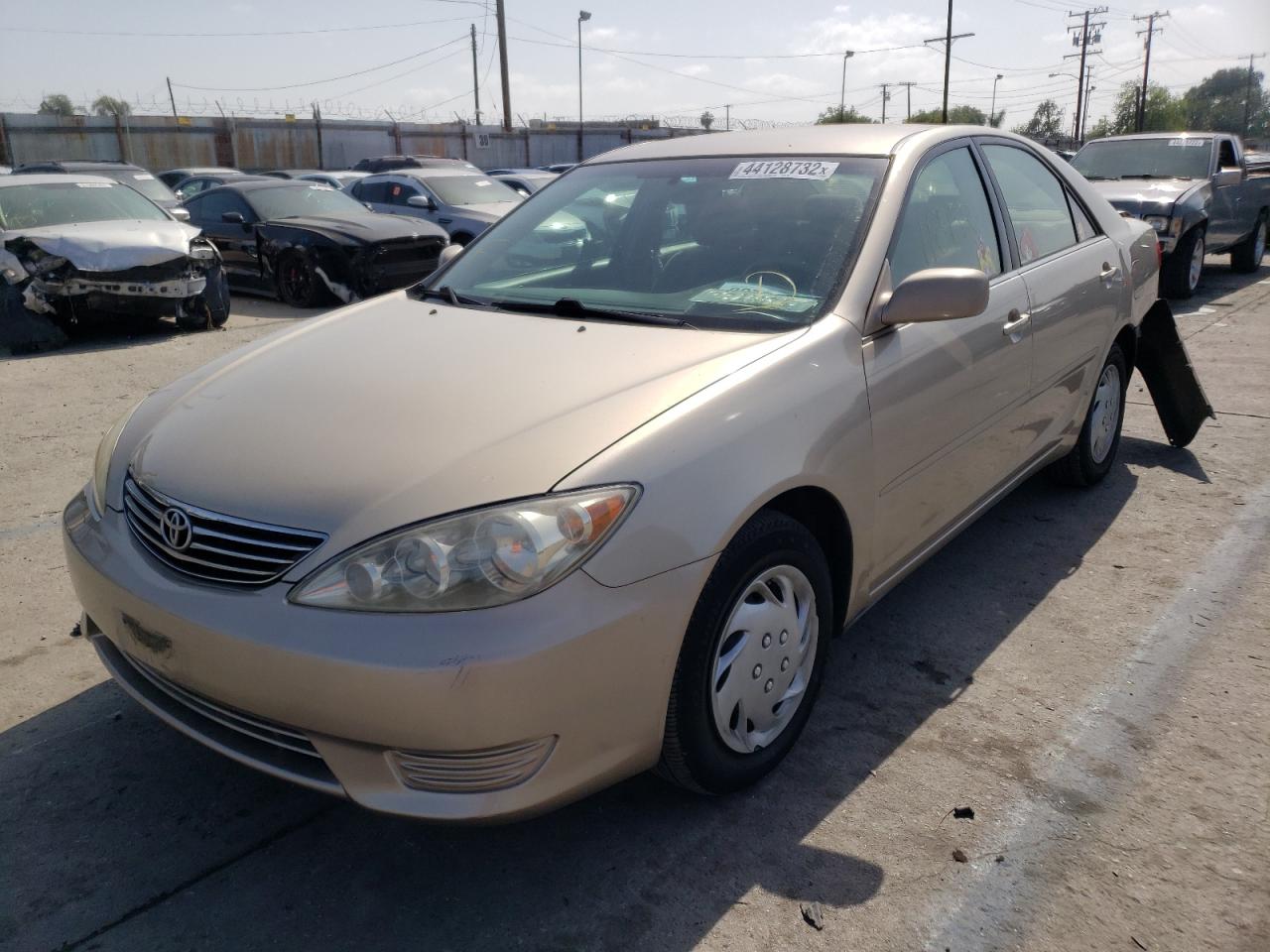 Photo 2 from auction – 2005 TOYOTA CAMRY LE with VIN 4T1BE30K35U021269